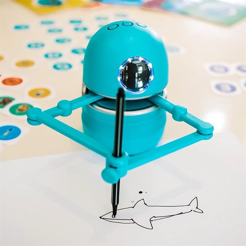 קווינסי הרובוט היצירתי היחידי בעולם שמדבר עברית QUINCY